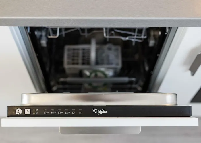 Neda House アパート *